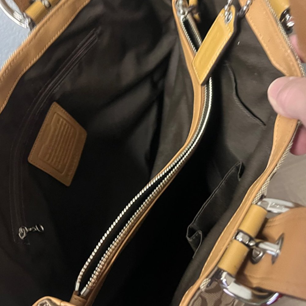 Coach Signature Handbag Style K0893-F13118 - Picture 3 of 4